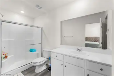 6921 Honor Hill Street, Las Vegas, NV 89166 Primary Bathroom