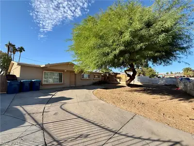 4521 Swandale Avenue, Las Vegas, NV 89121 Front of Structure