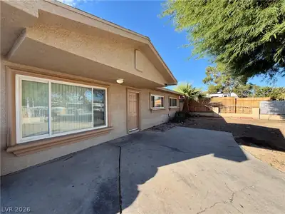 4521 Swandale Avenue, Las Vegas, NV 89121 Front of Structure