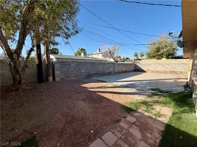 4521 Swandale Avenue, Las Vegas, NV 89121 Yard