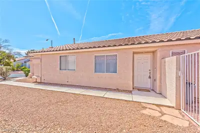 2146 Sunset Vista Avenue, Henderson, NV 89052 Front of Structure