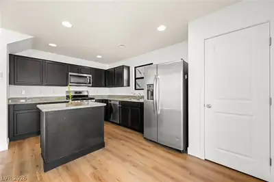 3682 Via Mariposa Avenue, Las Vegas, NV 89115 Kitchen