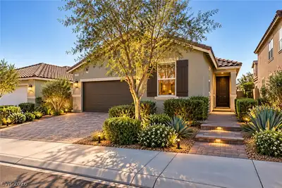 8359 Vinamala Avenue Las Vegas, NV 89149