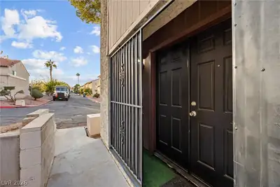 3320 Duece Street, Las Vegas, NV 89121 Entry
