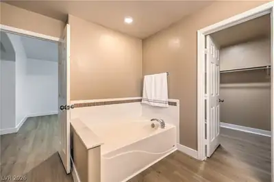 3541 Round Valley Way, Las Vegas, NV 89129 Primary Bathroom