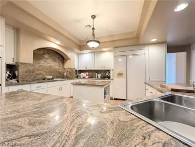 7633 Calm Passage Court, Las Vegas, NV 89139 Kitchen