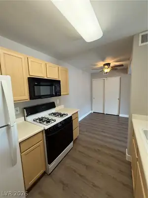 950 Seven Hills Drive 111, Henderson, NV 89052 Kitchen
