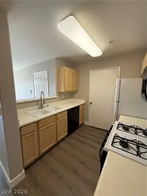 950 Seven Hills Drive 111, Henderson, NV 89052 Kitchen
