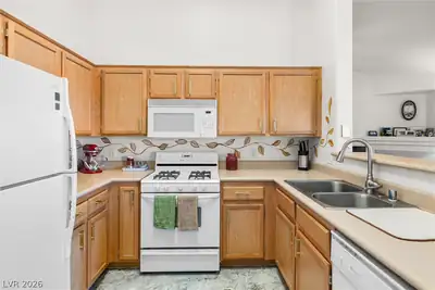700 Carnegie Street 1421, Henderson, NV 89052 Kitchen