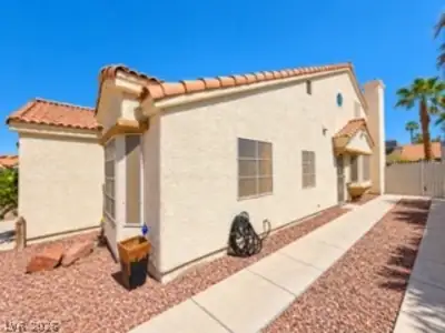 7069 Shadow Crest Drive, Las Vegas, NV 89119 Side of Structure