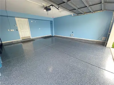 3080 Yankee Clipper Drive, Las Vegas, NV 89117 Garage