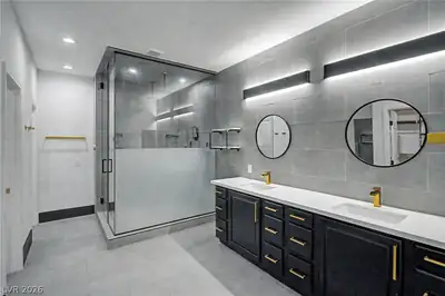 6128 Skokie Court, Las Vegas, NV 89130 Primary Bathroom