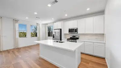 1718 Strada Nathan, Henderson, NV 89011 Kitchen