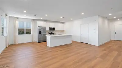 1718 Strada Nathan, Henderson, NV 89011 Kitchen