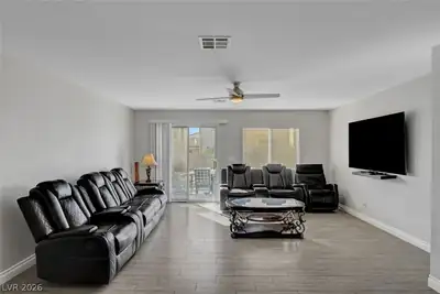 1017 Cliffbrook Hedge Avenue, North Las Vegas, NV 89081 Living Room