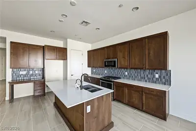 8968 Skye Canyon Ranch Street, Las Vegas, NV 89166 Kitchen