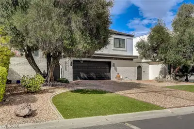 828 Vegas Valley Drive, Las Vegas, NV 89109 Front of Structure