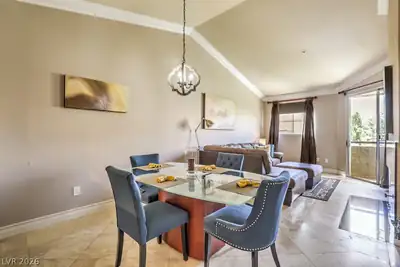 260 East Flamingo Road 435, Las Vegas, NV 89169 Dining Area