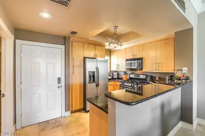 260 East Flamingo Road 435, Las Vegas, NV 89169 Kitchen