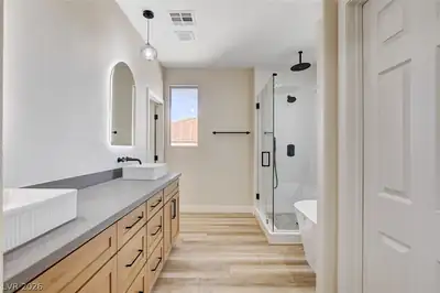 177 Rocky Star Street, Henderson, NV 89012 Primary Bathroom