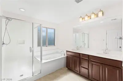 5485 Home Street, Las Vegas, NV 89122 Primary Bathroom