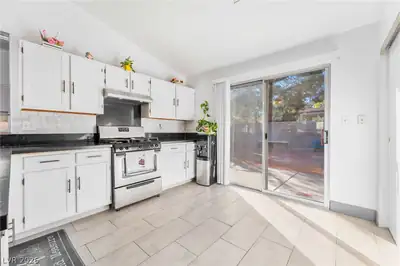 7817 Wind Drift Road, Las Vegas, NV 89149 Kitchen