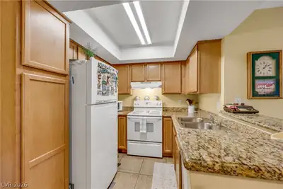 1455 East Katie Avenue L22, Las Vegas, NV 89119 Kitchen