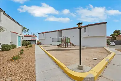 1455 East Katie Avenue L22, Las Vegas, NV 89119 Yard