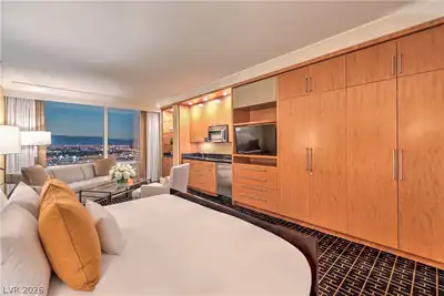 2000 Fashion Show Drive 3919, Las Vegas, NV 89109 Bedroom