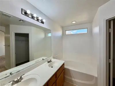 9360 Fitzwilliam Avenue, Las Vegas, NV 89178 Primary Bathroom