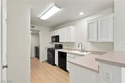 690 Corte Madera Avenue, Henderson, NV 89015 Kitchen