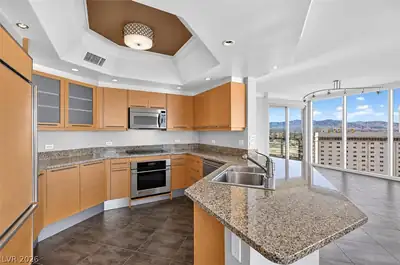 222 Karen Avenue 2608, Las Vegas, NV 89109 Kitchen