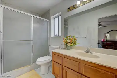6432 Chippindale Lane, Las Vegas, NV 89108 Primary Bathroom
