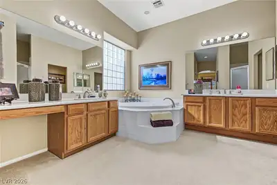 7118 Prairie Flower Street, Las Vegas, NV 89131 Primary Bathroom