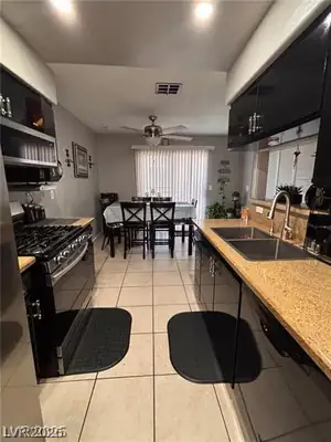 1600 North Torrey Pines Drive 101, Las Vegas, NV 89108 Kitchen
