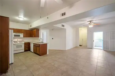 2291 West Horizon Ridge Parkway 2108, Henderson, NV 89052 Kitchen