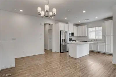 25 Barbara Lane 82, Las Vegas, NV 89183 