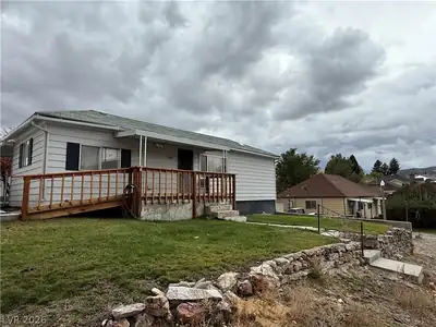890 Park Avenue, Ely