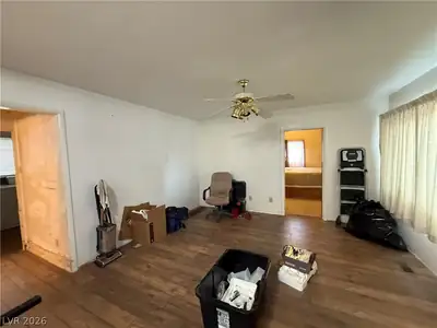 890 Park Avenue, Ely, NV 89301 Living Room