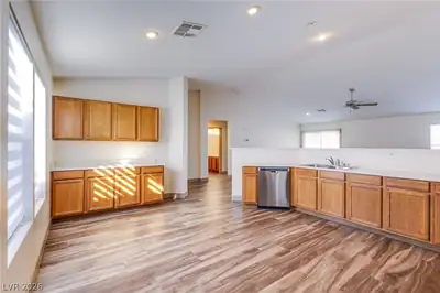 480 Salzburg Avenue, Las Vegas, NV 89183 Kitchen