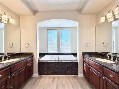 927 Via Canale Drive, Henderson, NV 89011 Primary Bathroom