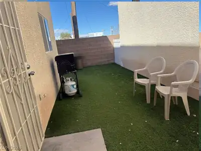 5266 Paradise Skies Avenue, Las Vegas, NV 89156 Yard