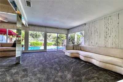 940 Vegas Valley Drive, Las Vegas, NV 89109 