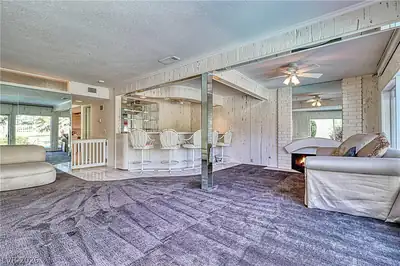 940 Vegas Valley Drive, Las Vegas, NV 89109 