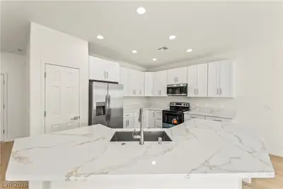7448 Chipping Sparrow Street, North Las Vegas, NV 89084 Kitchen