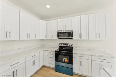 7448 Chipping Sparrow Street, North Las Vegas, NV 89084 Kitchen