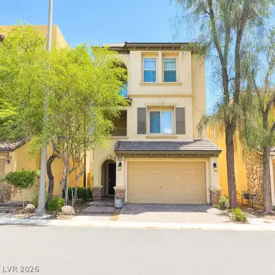 9838 November Rain Street Las Vegas, NV 89178