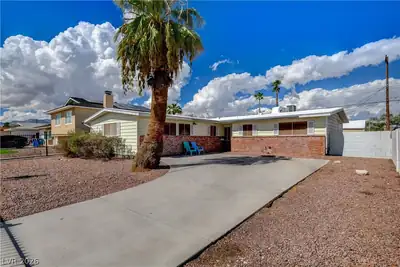 6220 Shawnee Avenue, Las Vegas, NV 89107 Front of Structure