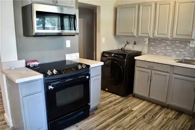 1633 Patricia Street, North Las Vegas, NV 89030 Kitchen