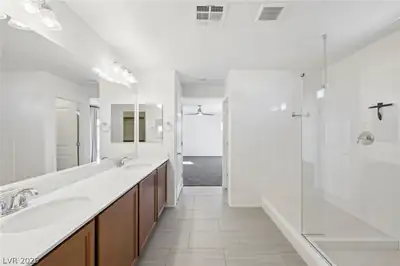 6937 Whispering Falls Drive, North Las Vegas, NV 89084 Primary Bathroom